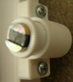 Magnetické revízne dvierka pod obklad MD 250x350, oceľový plech, PVC rám, výškovo nastaviteľné
